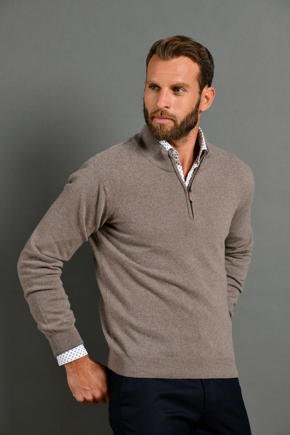 Pull ‘PAUL' Col Zippé Taupe