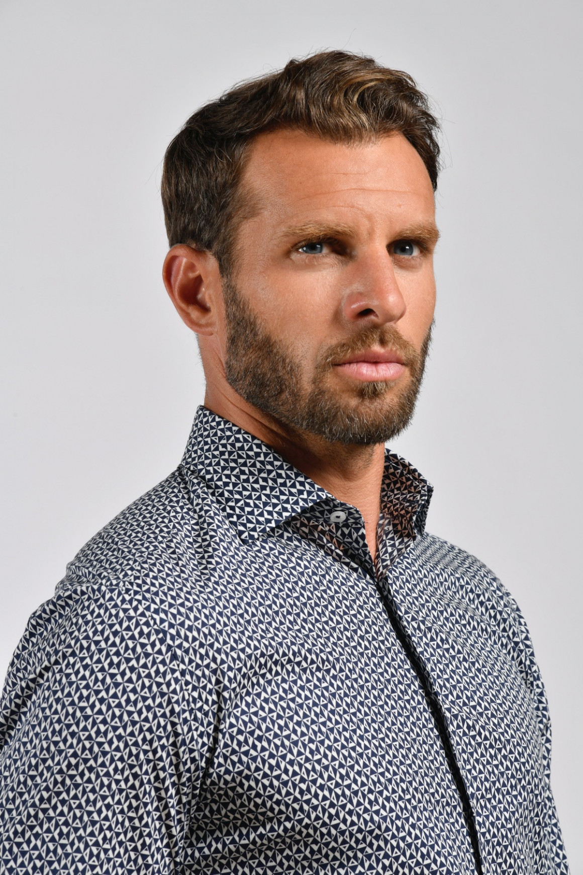 Chemise à motifs géométriques