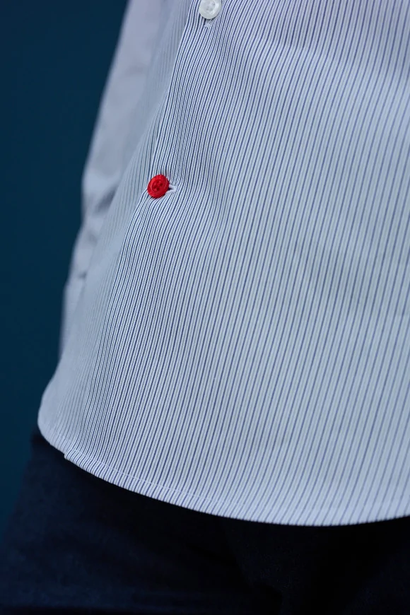 Achat Chemise Fines rayures bouton rouge