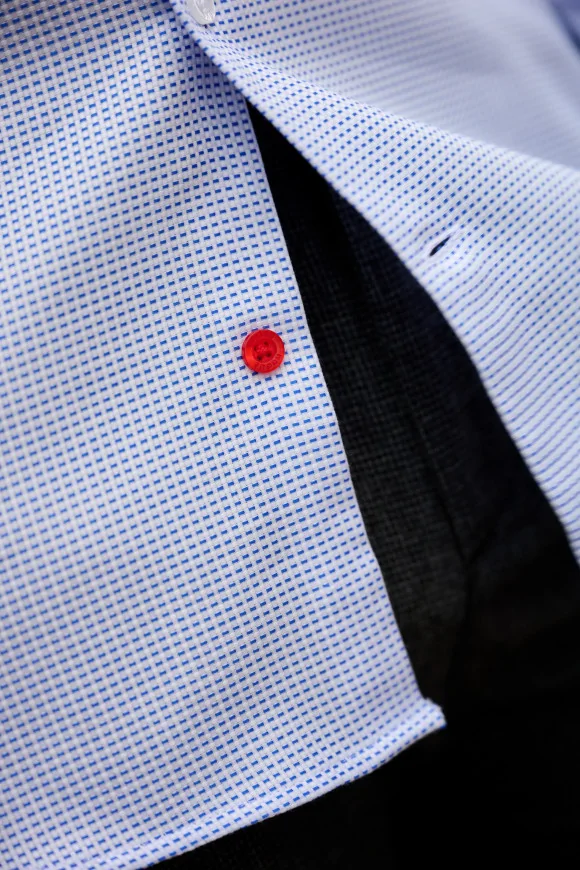 Achat Chemise CLASSIQUE ARMURÉE BLEUE BOUTON ROUGE